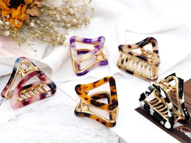 The Ultimate Guide to Small Claw Clips: Everyday Styling, Fashion Trends, and Effortless Beauty