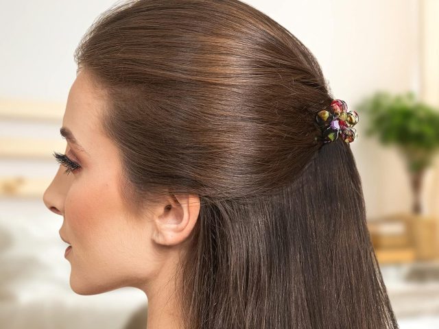 Minimalist Hairstyles That Look Better with Small Flower Hair Clips