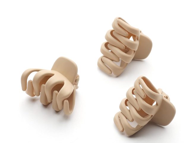 Small Claw Clips for Makeup and Skincare: Keep Hair Out of Your Face