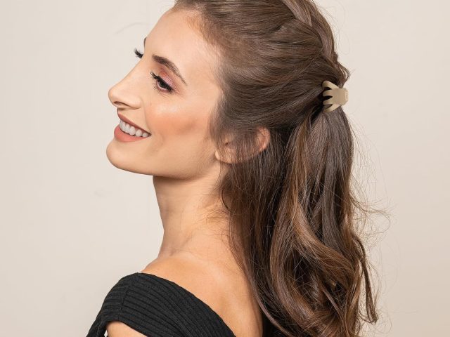 Small Claw Clips for Travel: Easy Hair Styling on the Go