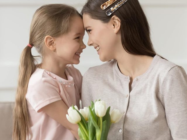Easy Hairstyles for Housework, Cleaning, and Busy Days at Home